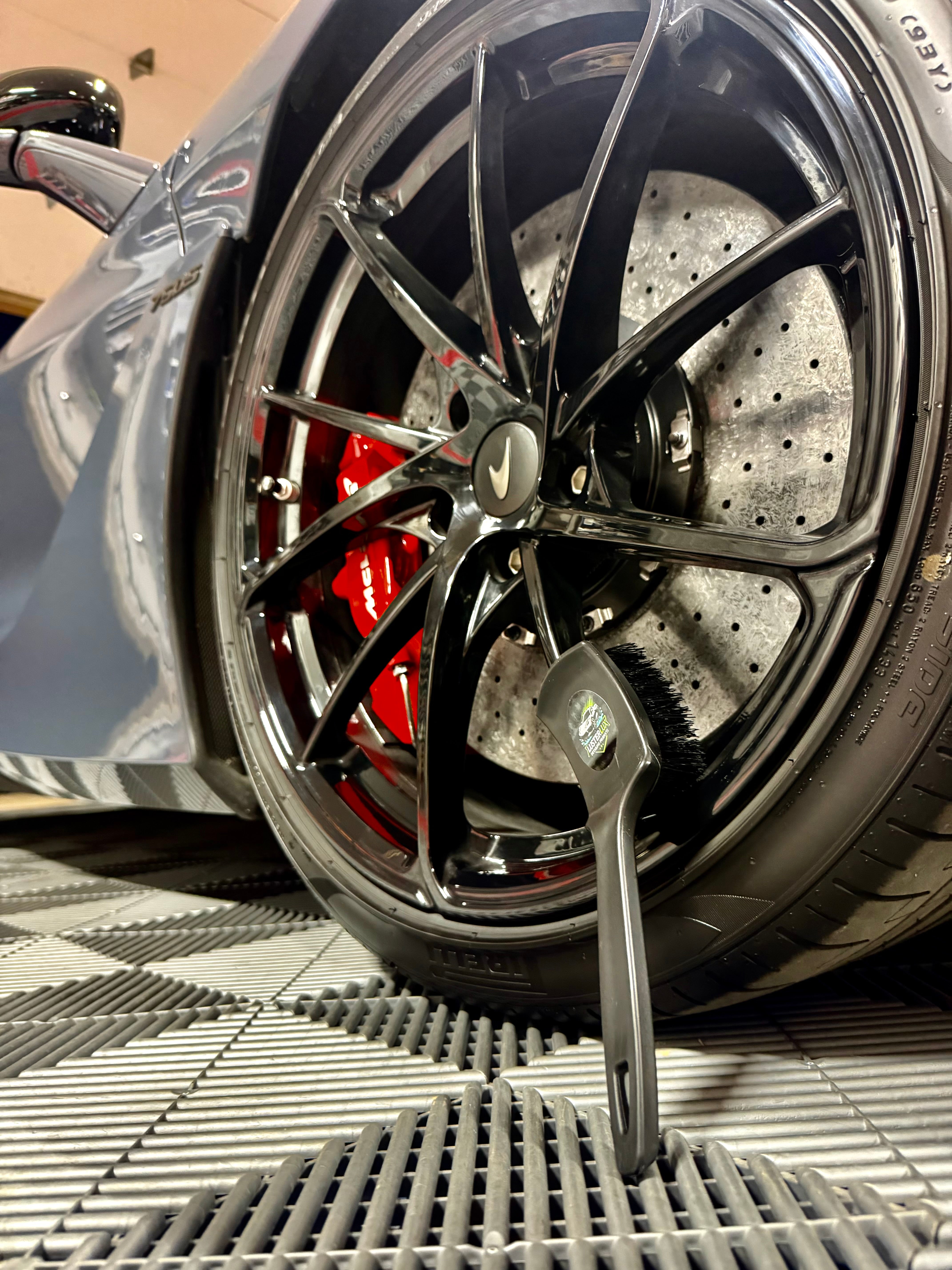 Lux Tire Brush