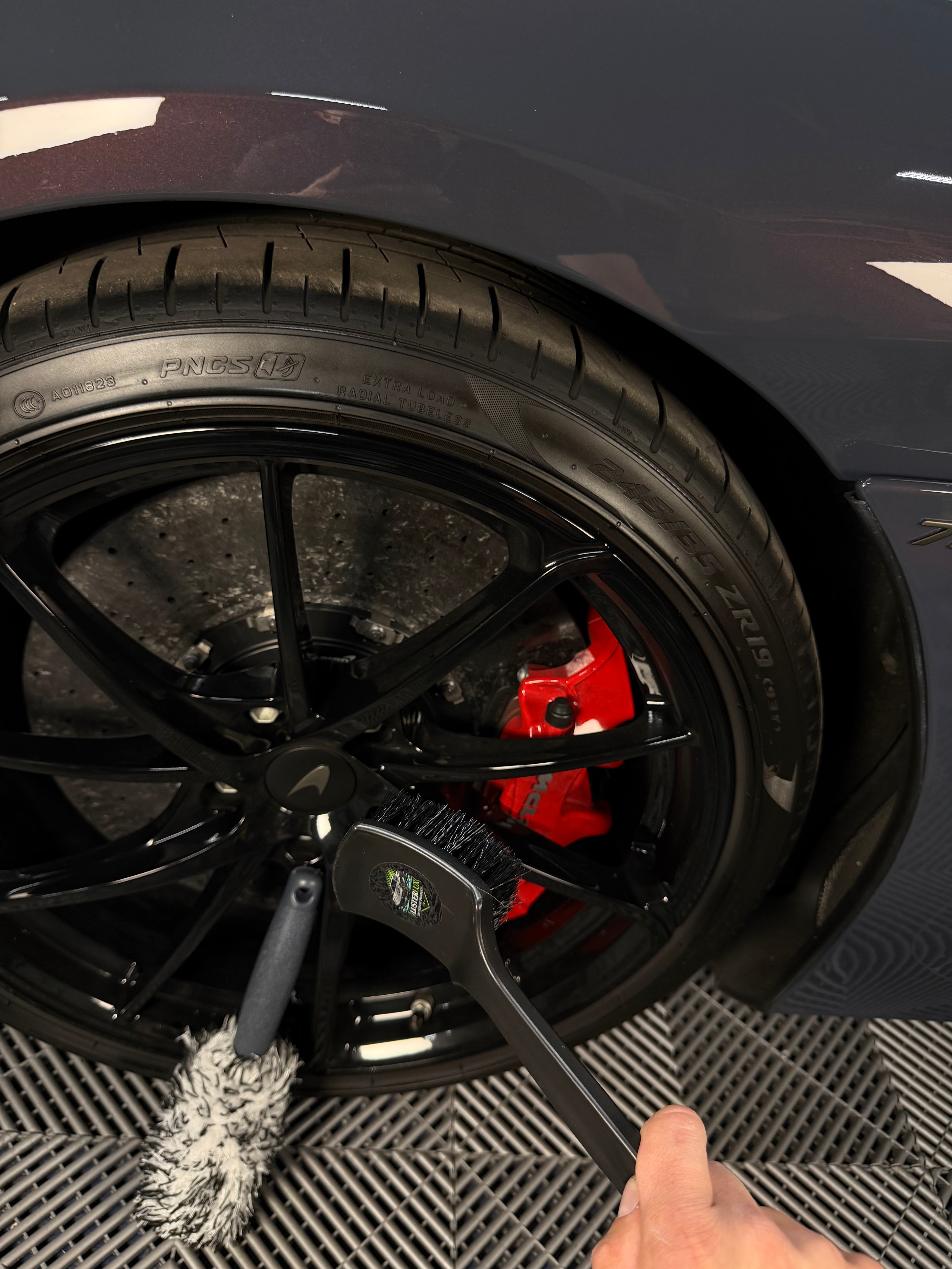 Lux Tire Brush