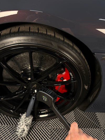 Lux Tire Brush