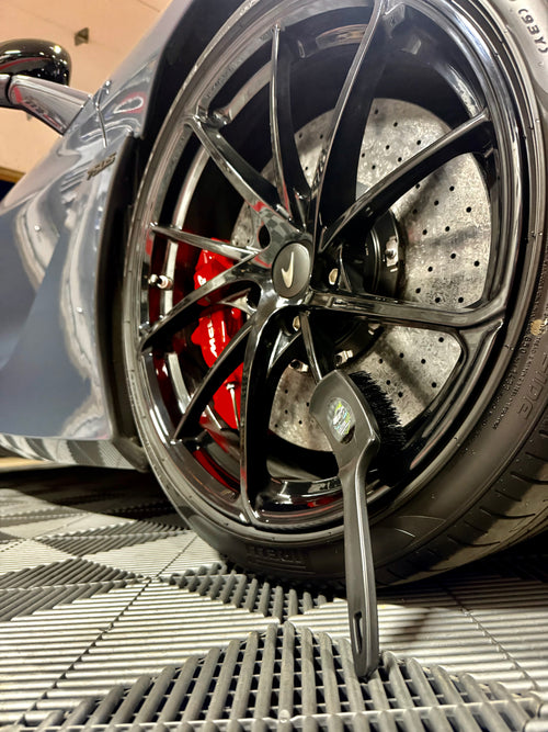 Lux Tire Brush